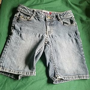 SO Girls Bermuda jean shorts size 8